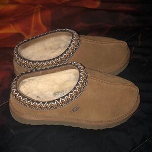 Uggs size 6 women’s chestnut